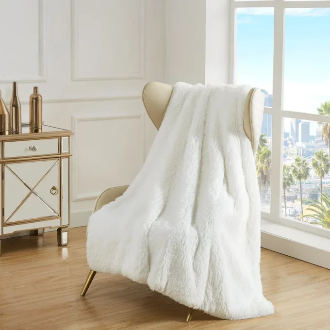 Shaggy Faux Fur Plush Blanket Shaggy Faux Fur Plush Blanket