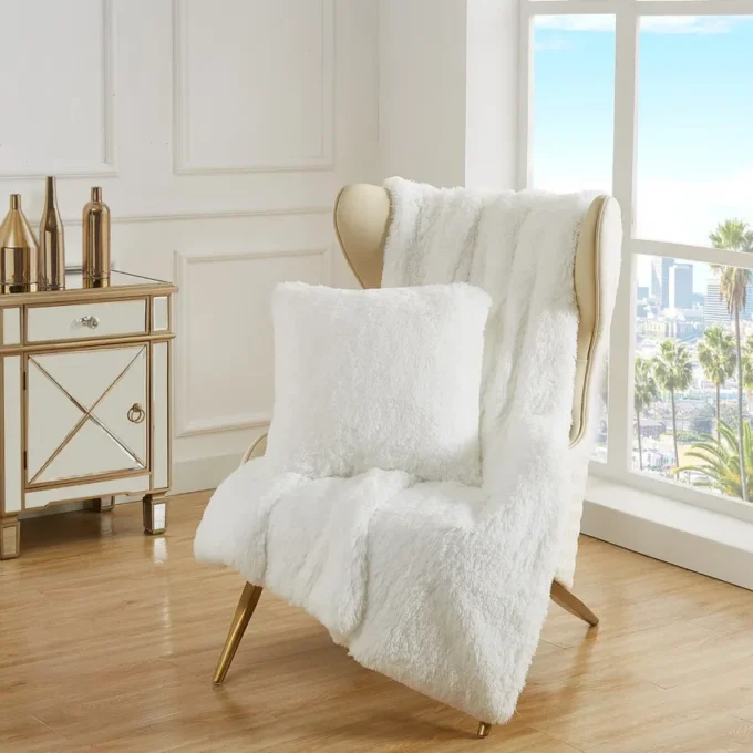 Shaggy Faux Fur Plush Blanket Shaggy Faux Fur Plush Blanket