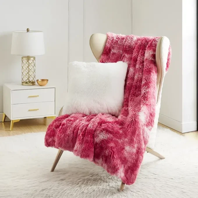 Shaggy Faux Fur Plush Blanket Shaggy Faux Fur Plush Blanket